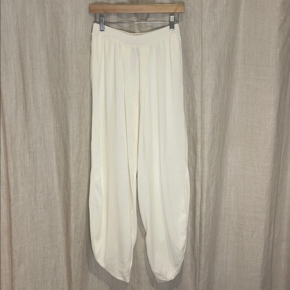Zara Pants - NWT Zara Cream Harem Pants - Size Small